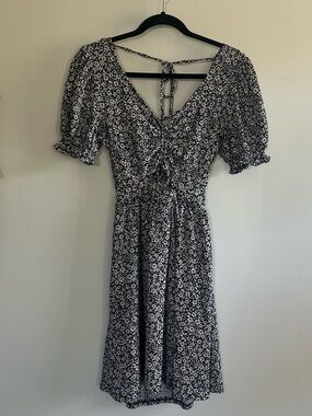 Francesca's Collections Black & White Floral Tie-Back Puff Sleeve Mini Dress NWT